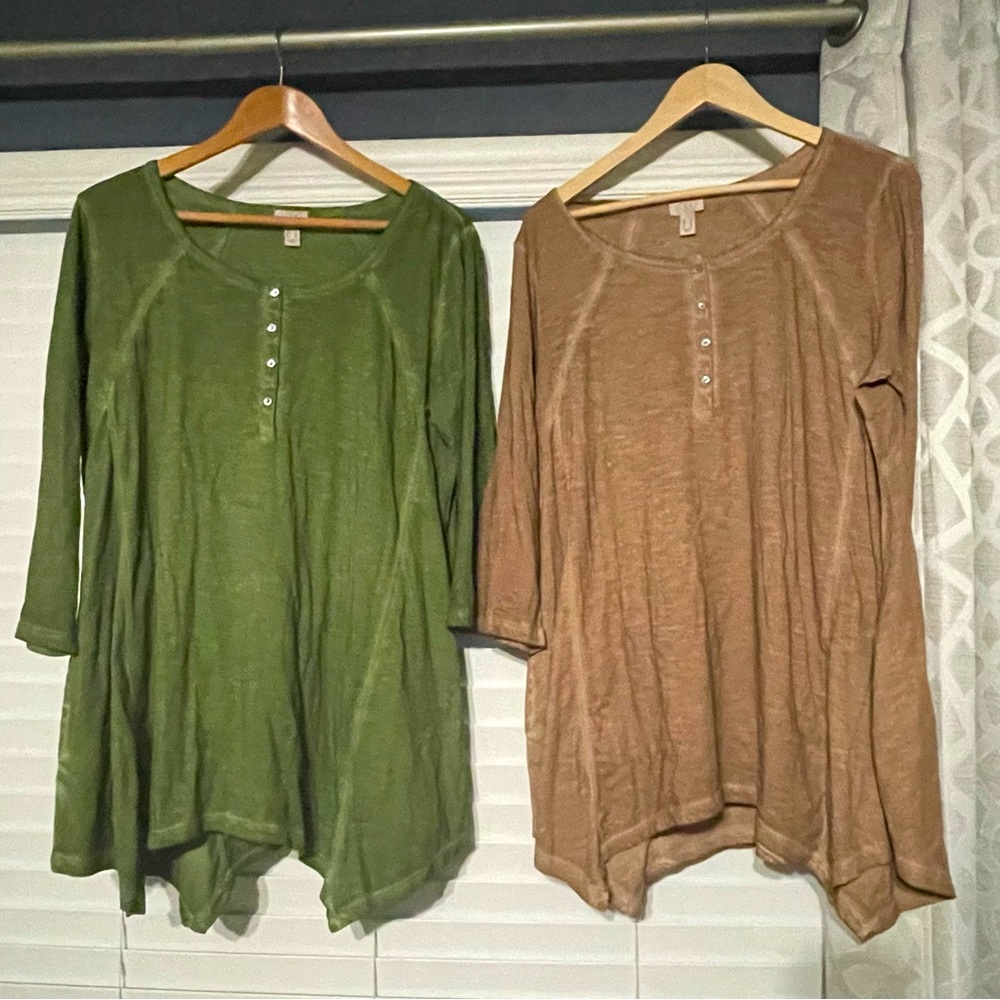Brown-Lori Goldstein (LOGO) 3/4 sleeve tunic with POCKETS!